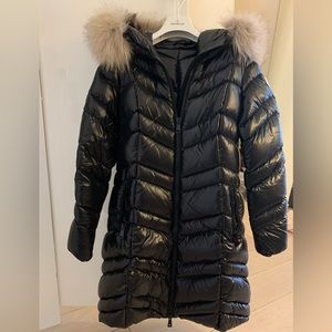 Moncler Fulmar Fur-Trim Hood Chevron Puffer Coat / Black / Size: 1 (size 2 fit)